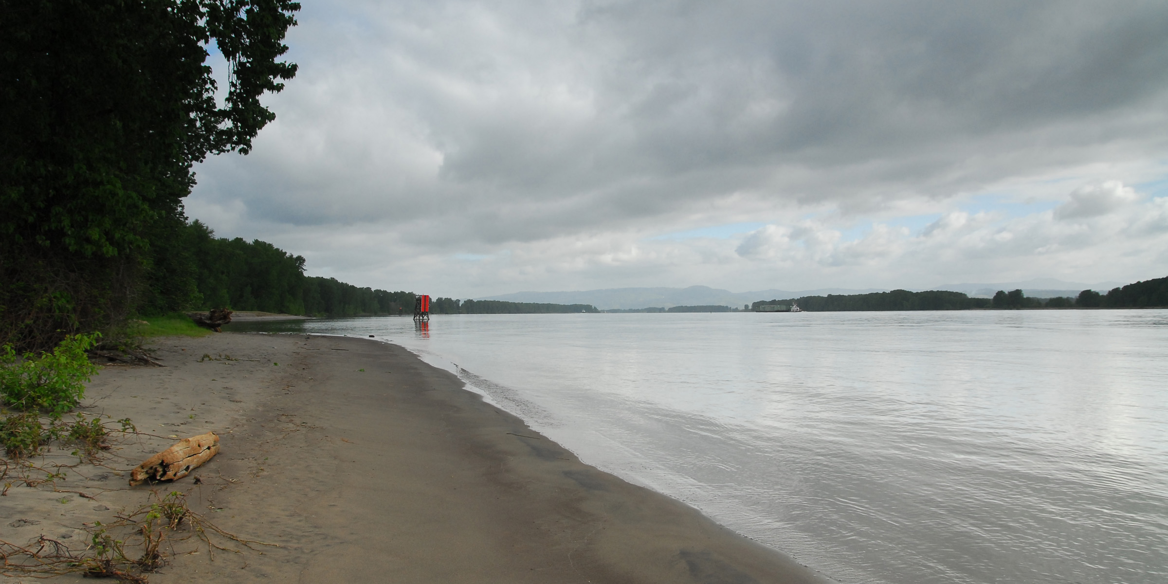 Sauvie Island, Warrior Rock Lighthouse Trail hiking in Oregon