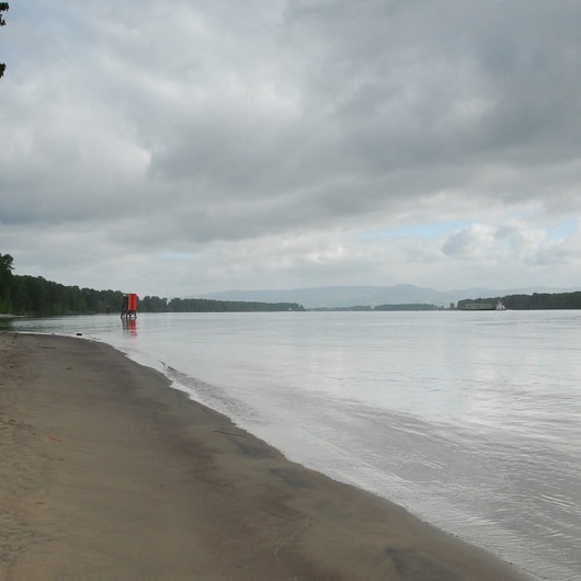 Collins Beach, Sauvie Island swimming holes in Oregon, cliff jumping