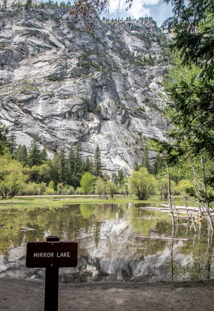 Mirror Lake Loop Yosemite National Park hiking in California