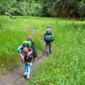 How to Teach Your Kids to Love Nature From Your Backyard