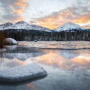 Manzanita Lake Loop Trail