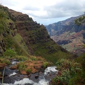 Waipo'o Falls via Canyon Trail from Pu'u Hinahina