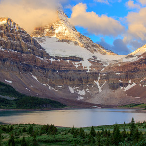 Lake Magog Hike via Bryant Creek + Wonder Pass