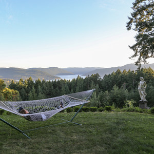 Rae Leigh Heights Bed + Breakfast