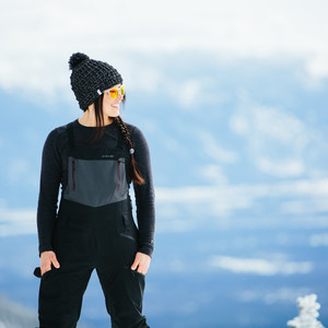 How To Layer for Skiing + Snowboarding