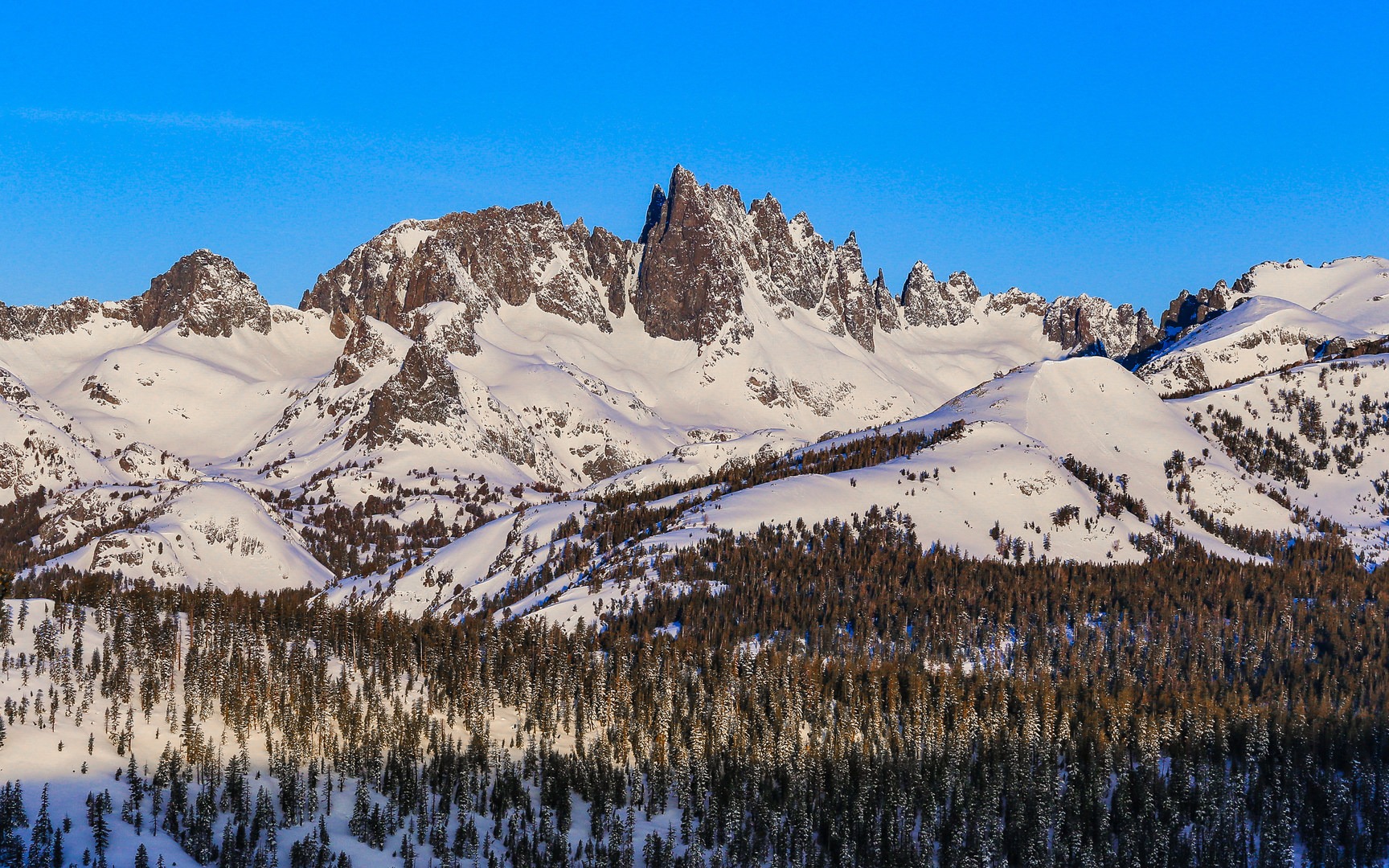 Panoramic views from the Minaret Vista lookout point.