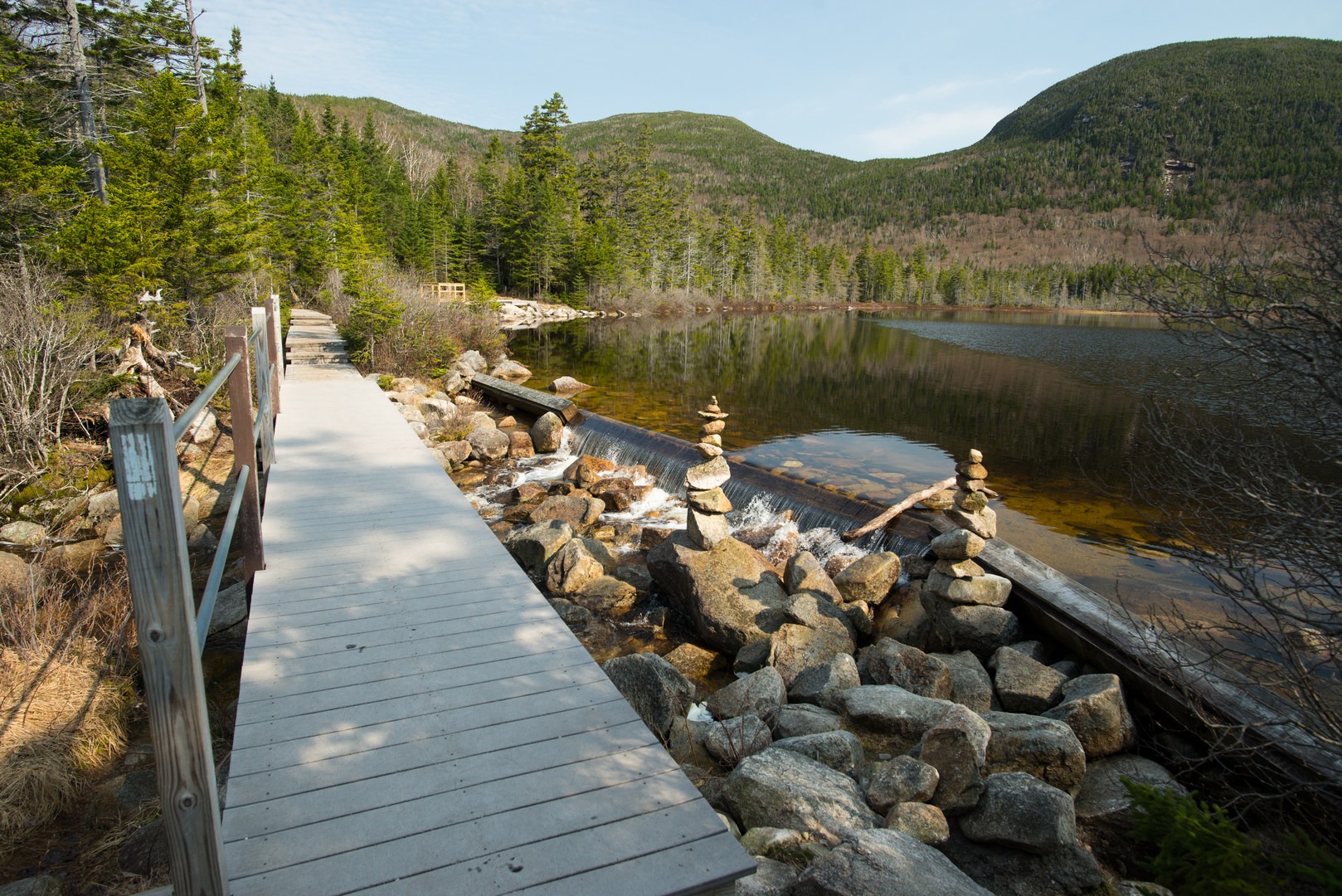 The boardwalk along the southern edge of Lonesome Lake.