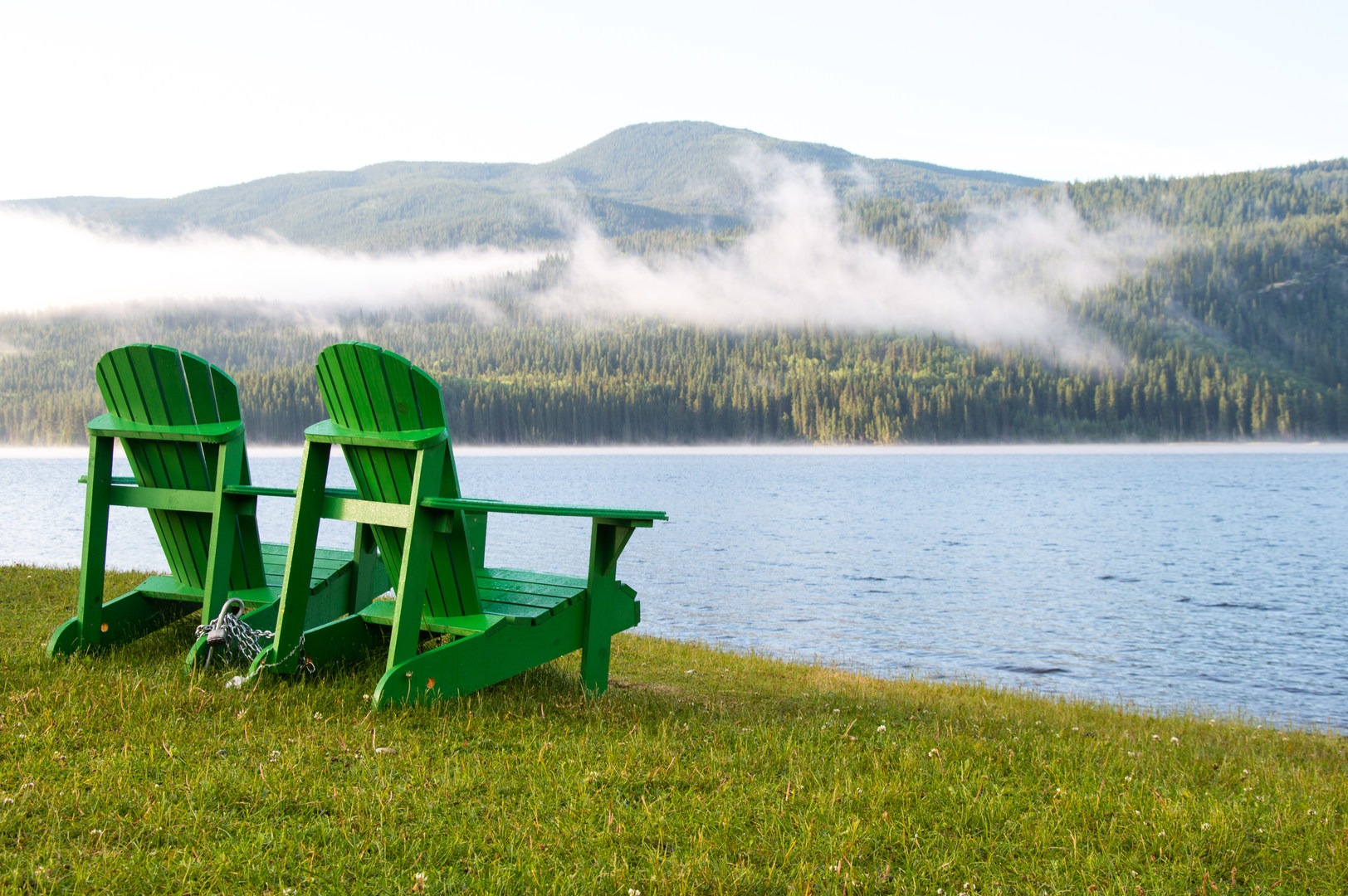 Idyllic scenery on the lakeshore.