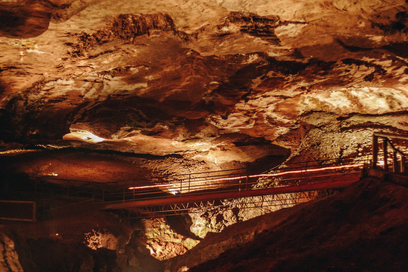 In the first and largest room guests enter, there are sections where bridges have been built for easy passing over sudden steep valleys