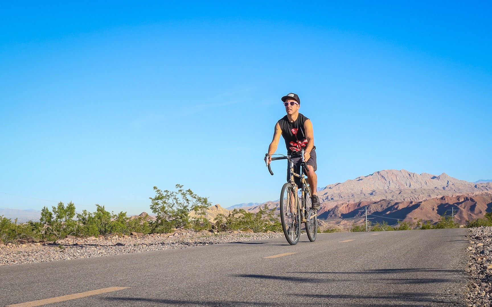 Nearly all of the trail is unshaded, making early mornings and late afternoons the ideal time to head out onto the path.