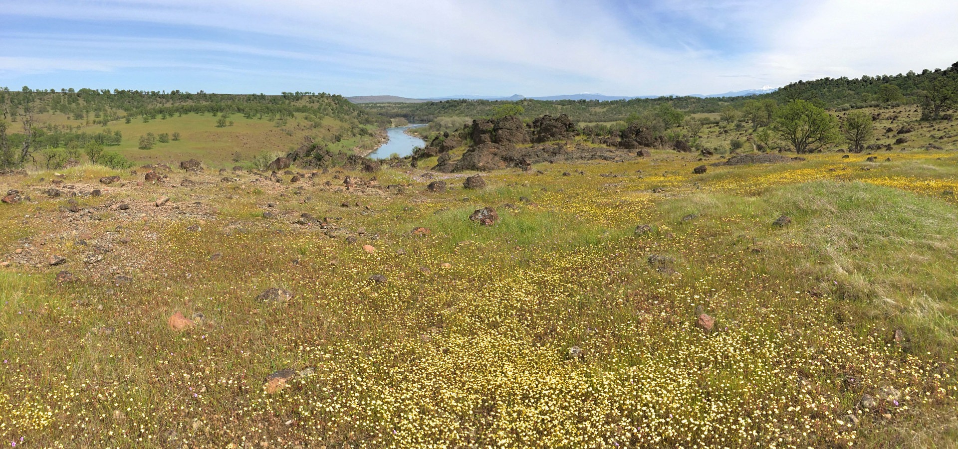 There are several vista points along the Yana Trail showing the Sacramento River and surrounding mountains.