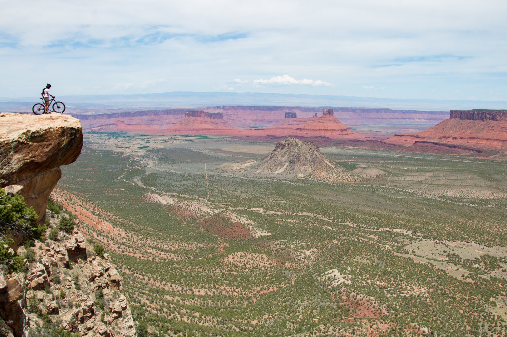 A panorama that only Porcupine Rim can deliver.