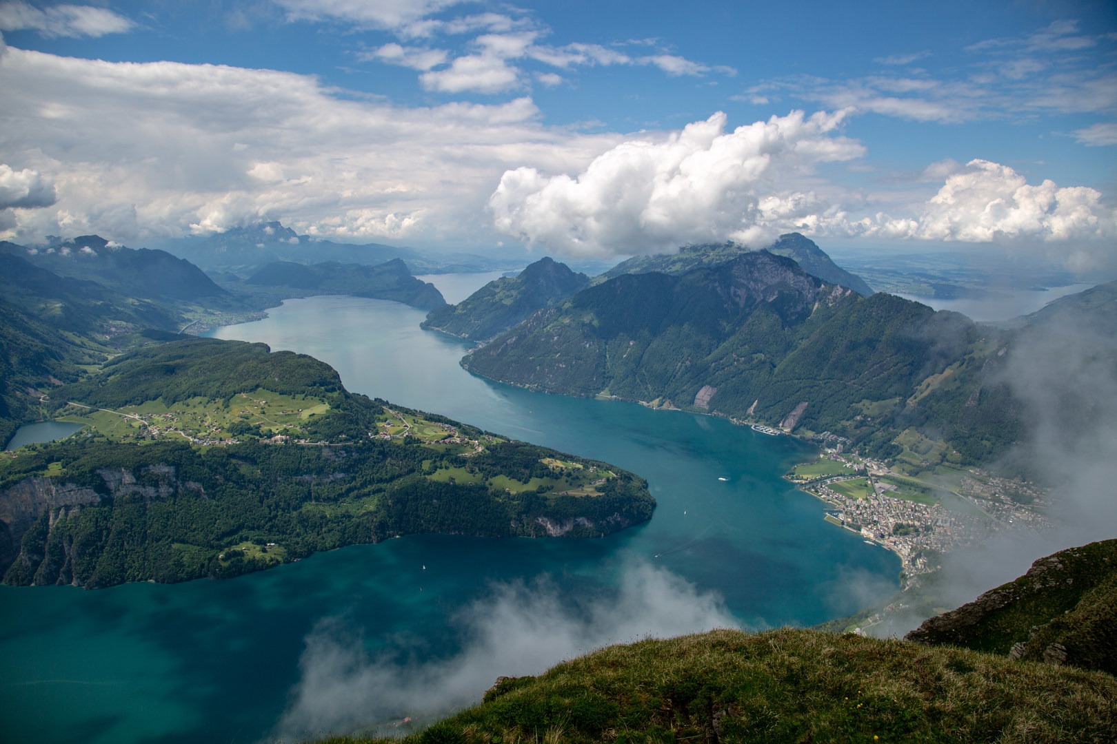 The view from the summit of Fronalpstock is absolutely breathtaking. The lake is the Vierwaldstättersee (Lake Lucerne). Brunnen is the town visible to the right.