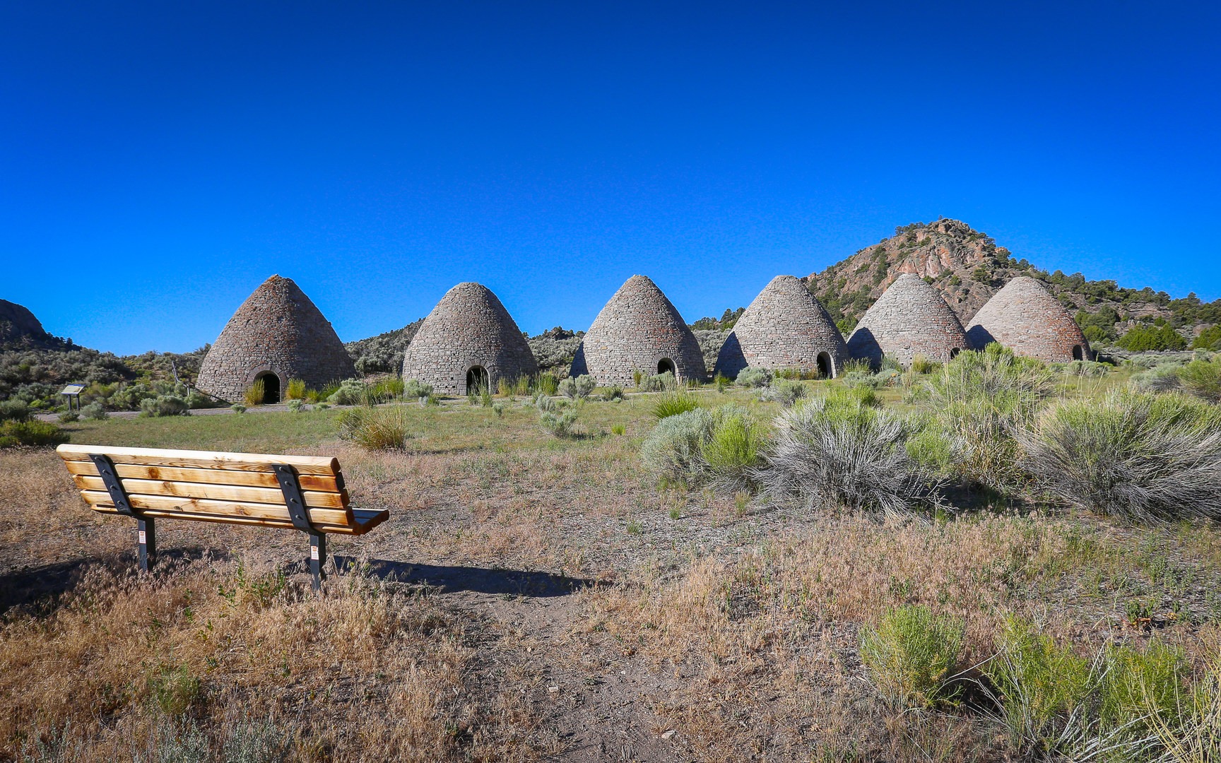 The reemergence of the loop trail at the ovens.