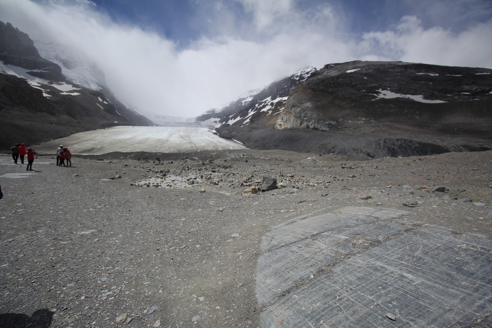The view of Athabasca Glacier.