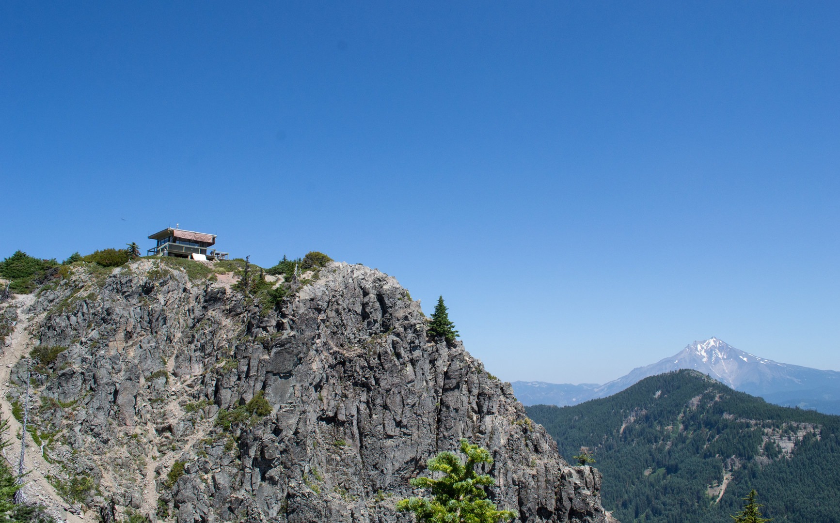 Coffin Mountain Lookout tower and Mount Jefferson.