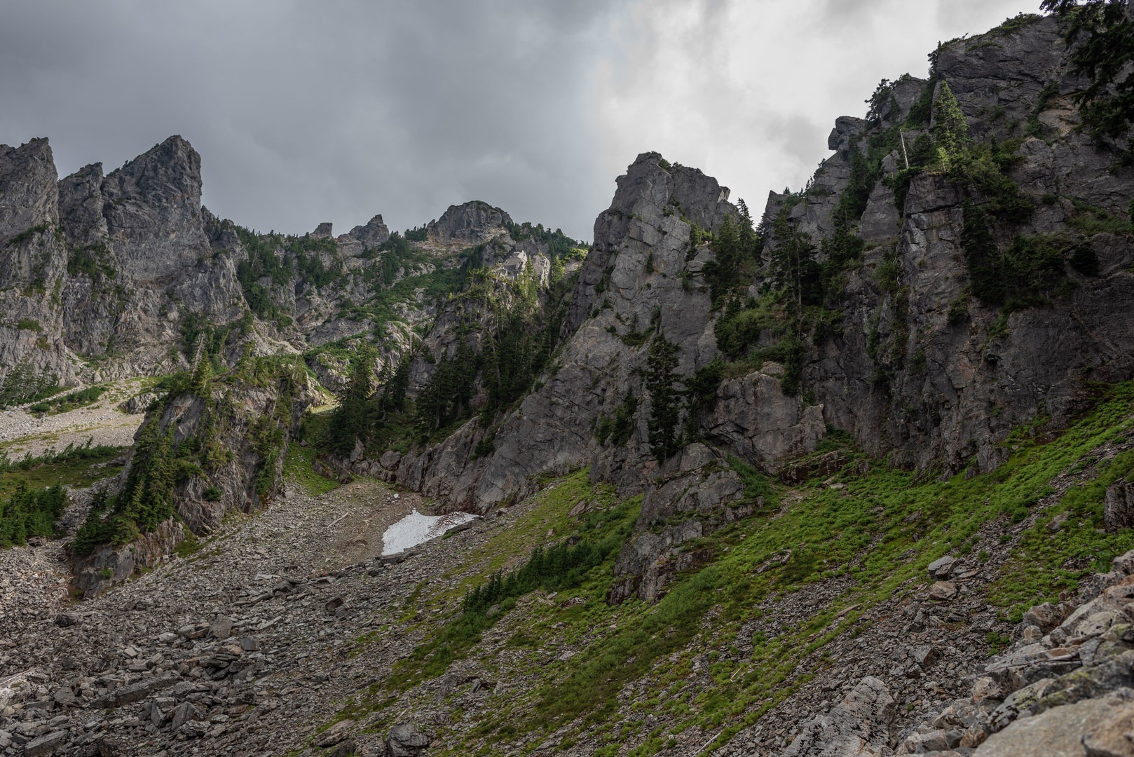 Towering hilltops to the left of Headlee Pass.