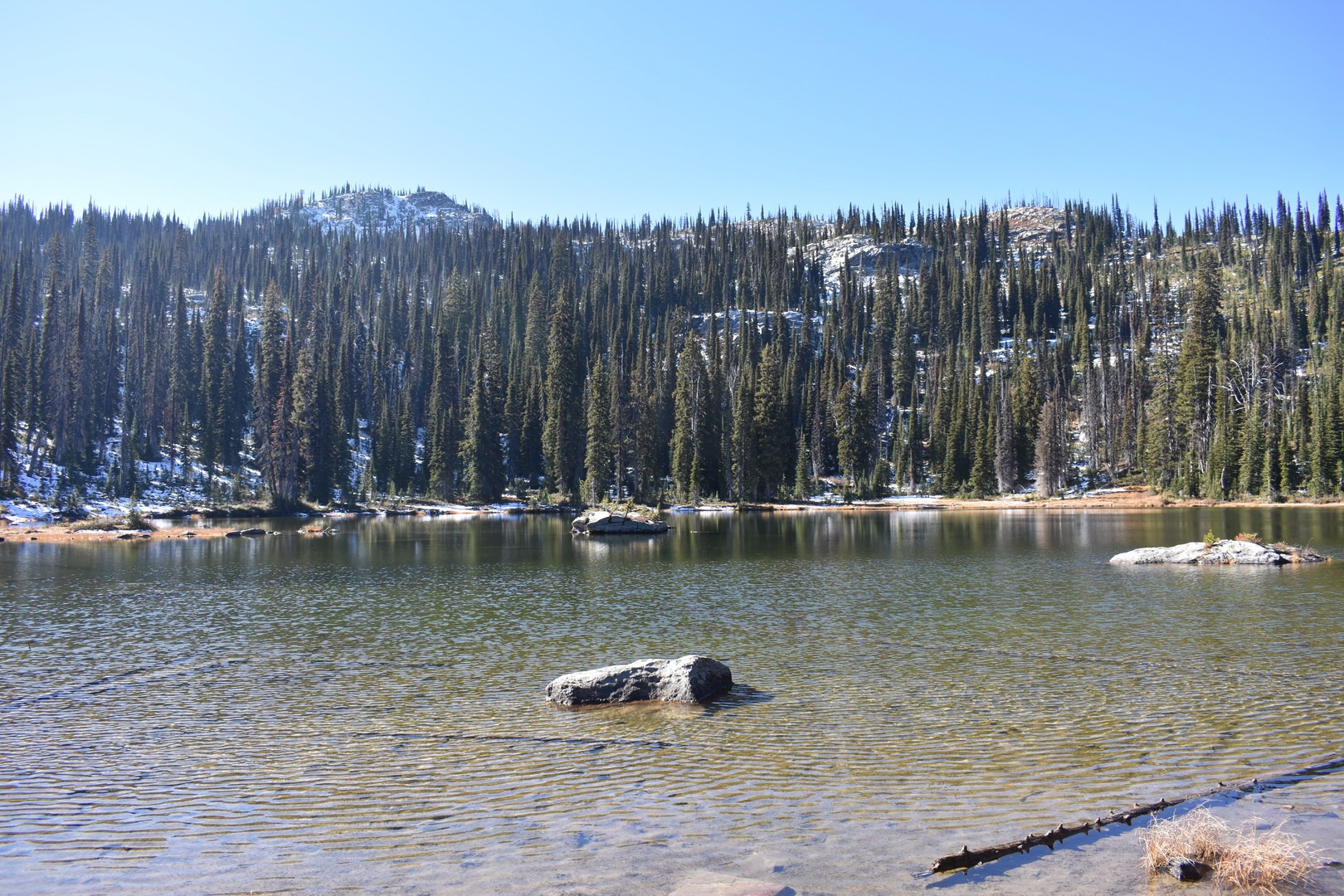 An unnamed lake along the way.