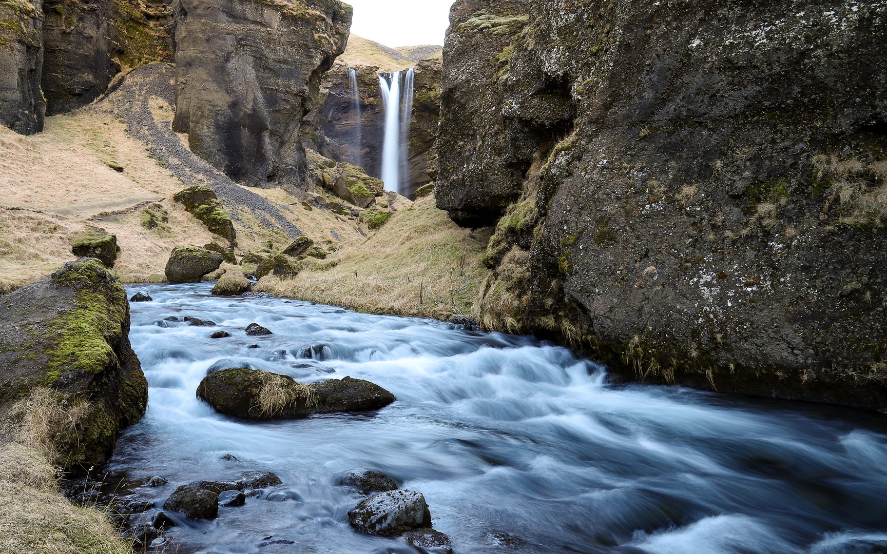 Kvernufoss and the Kverna River.