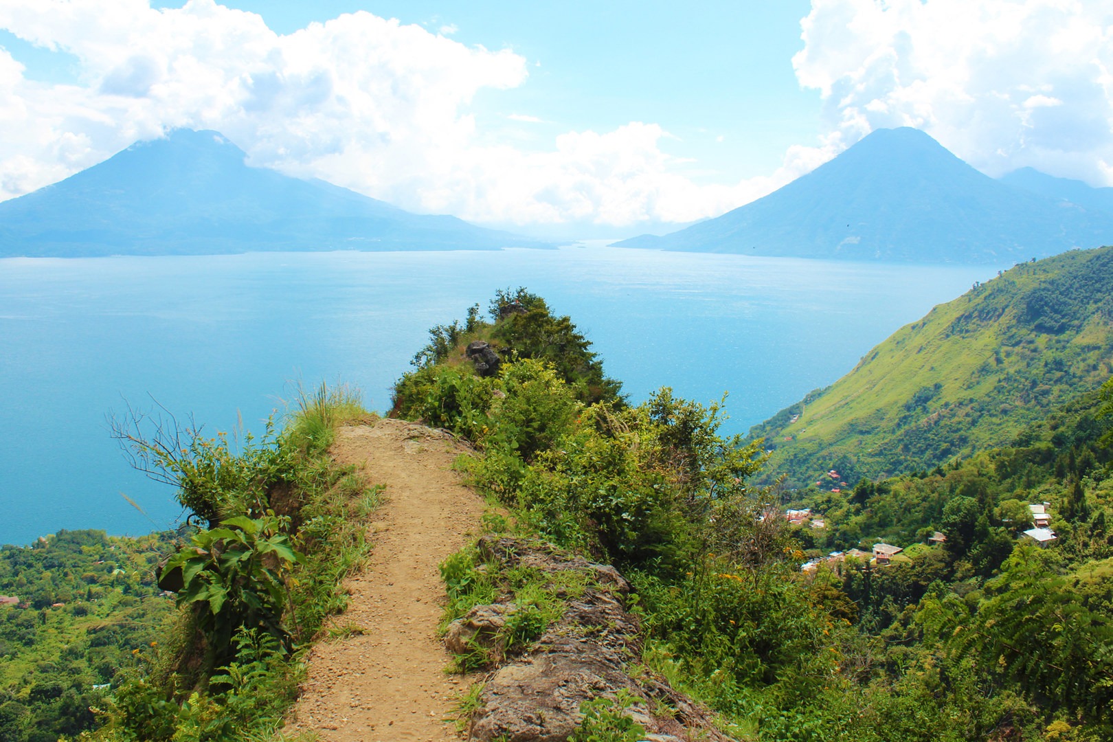 The trail leading to the first mirador appears as though it drops off the edge of the mountain, and it pretty much does!