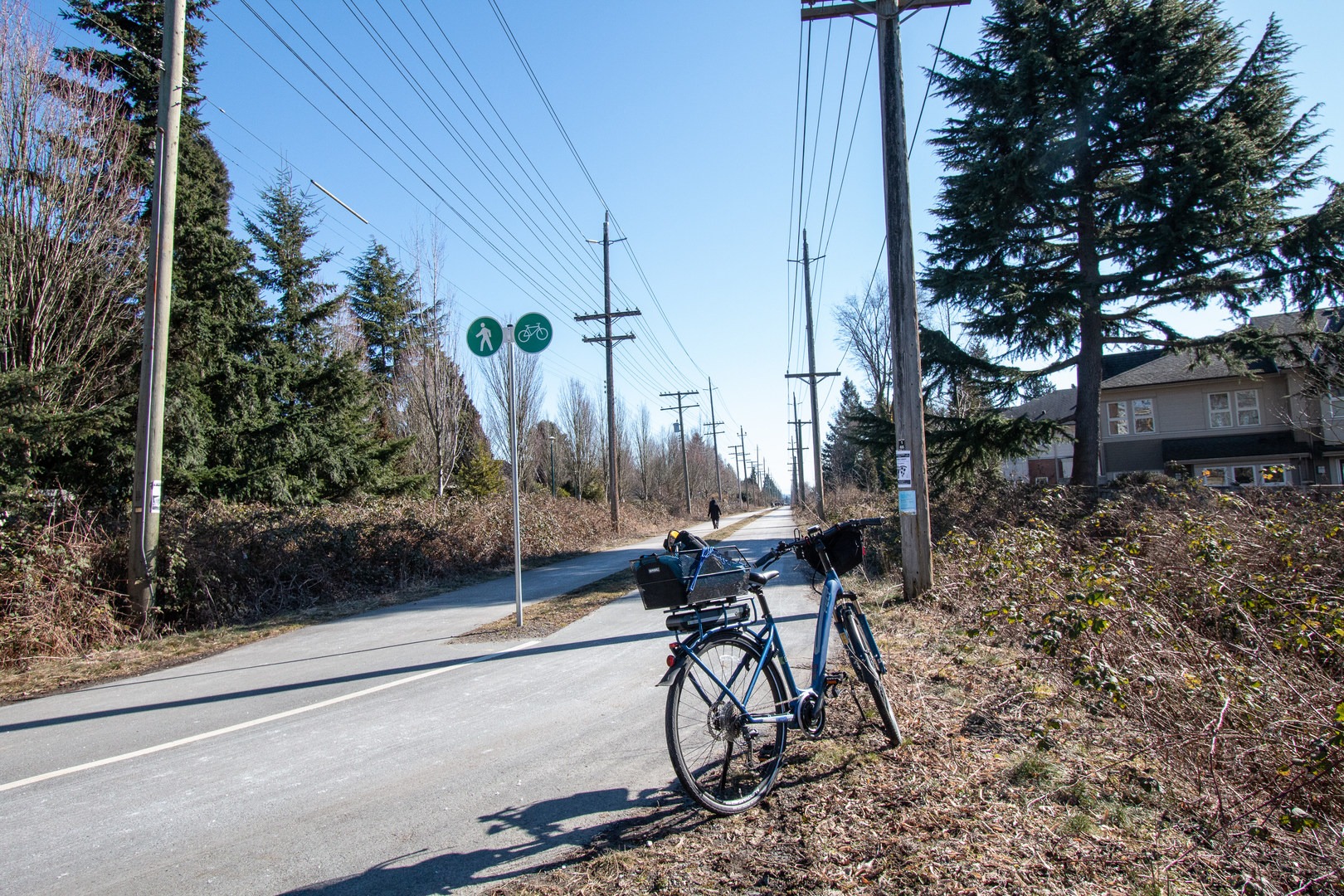 This makes cycling very pleasant, and you can actually pick up a good amount of speed.