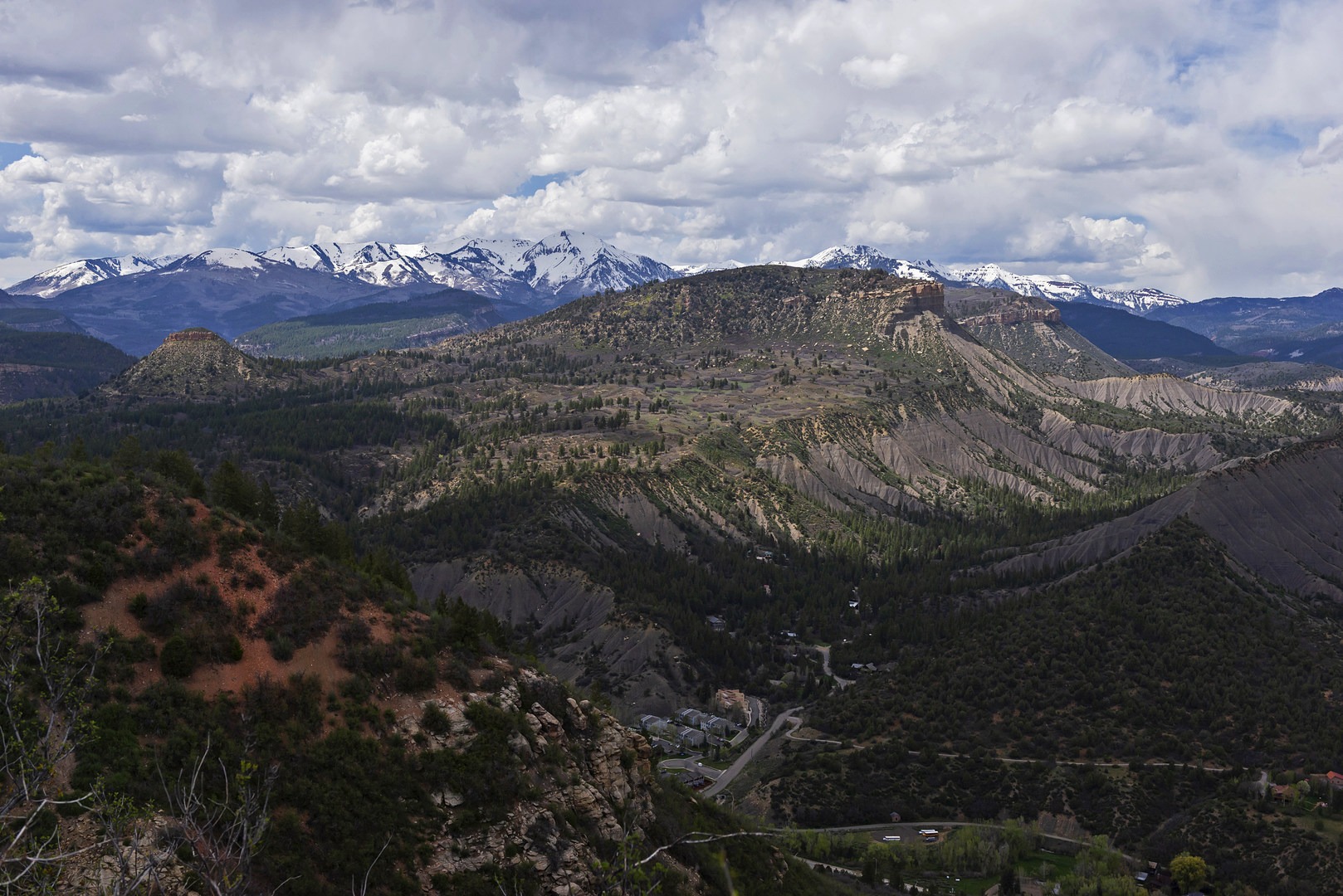 Once atop the plateau, you start to get views into the San Juan Mountains to the northwest.