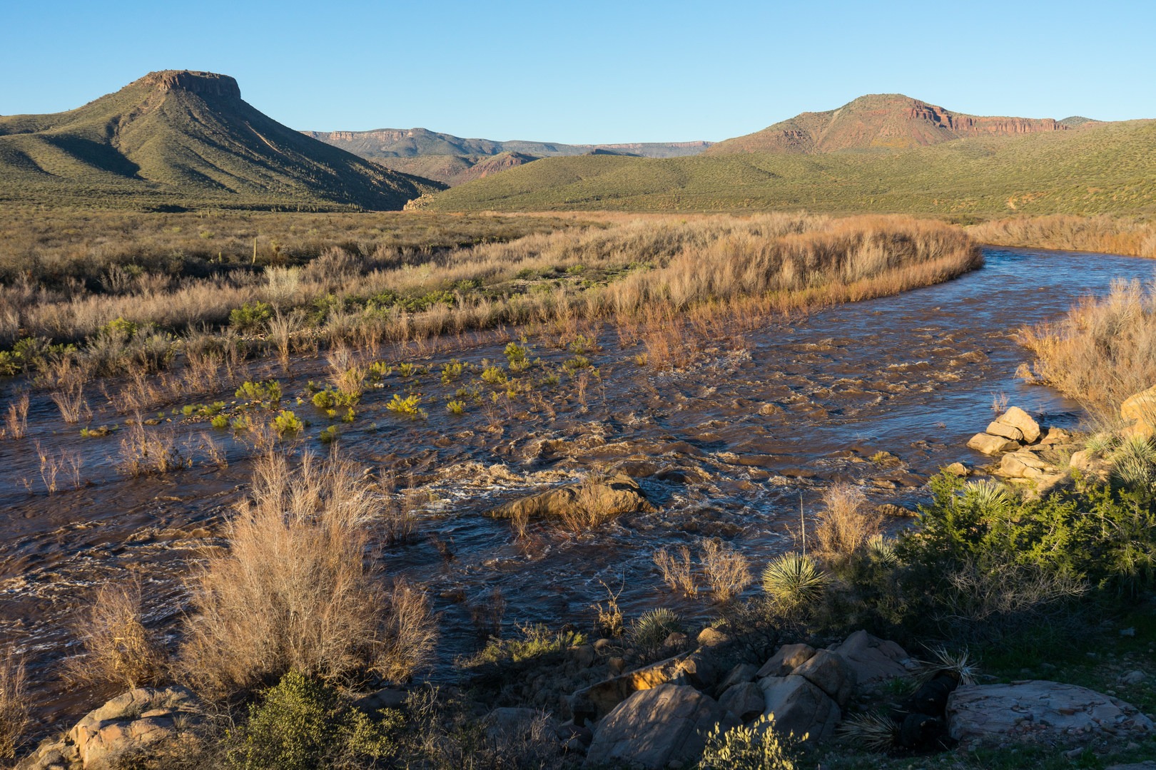 Open desert scenery and smaller rapids in between gorges.