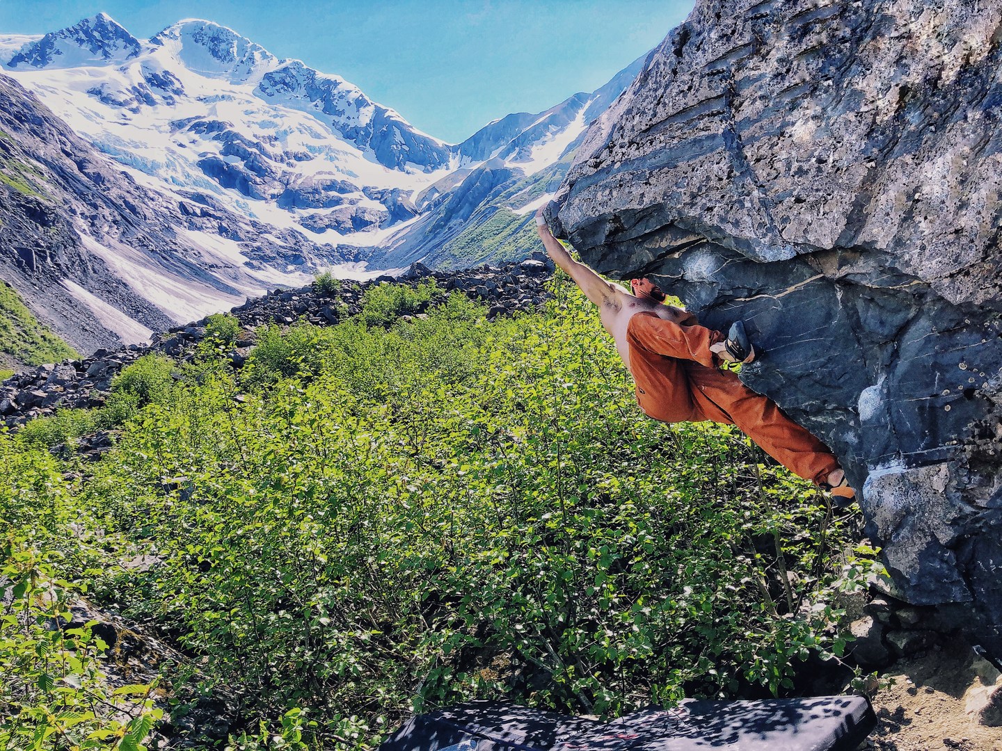 You'll be hard pressed to find more beautiful bouldering shots than you will at Byron.