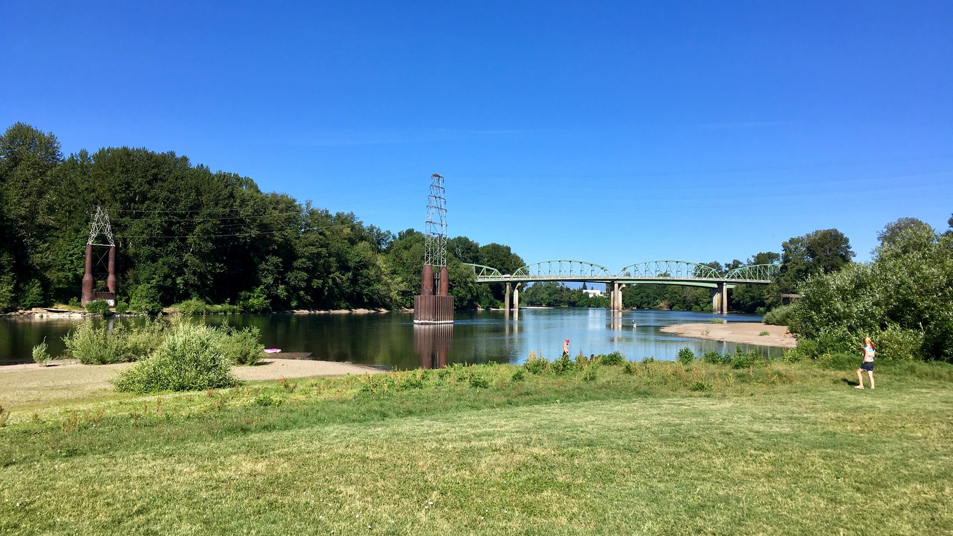 Willamette River seen from Bryant Park.