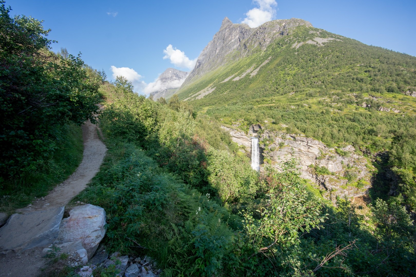 The trail and view of Storsæterfossen.