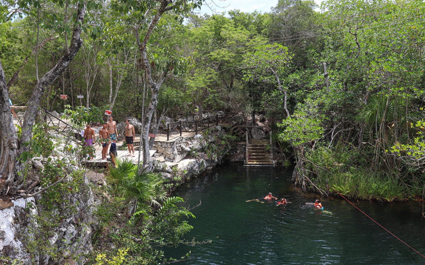 Cenote Jaguar.
