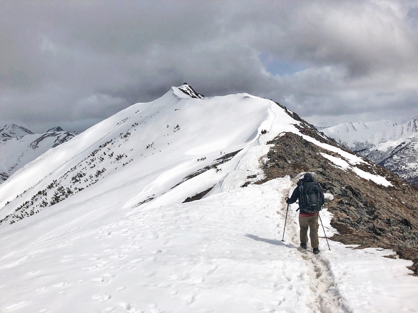 Bird Ridge contains a few false summits. The main point in the background here is actually not the main summit, but rather The Beak. The main summit lies just behind and out of view.