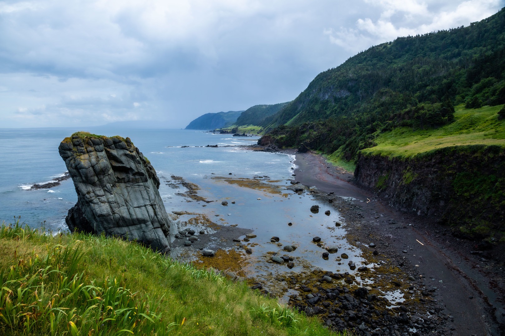 Impressive seastacks, cliffs, and ocean views abound at the terminus of this trail.