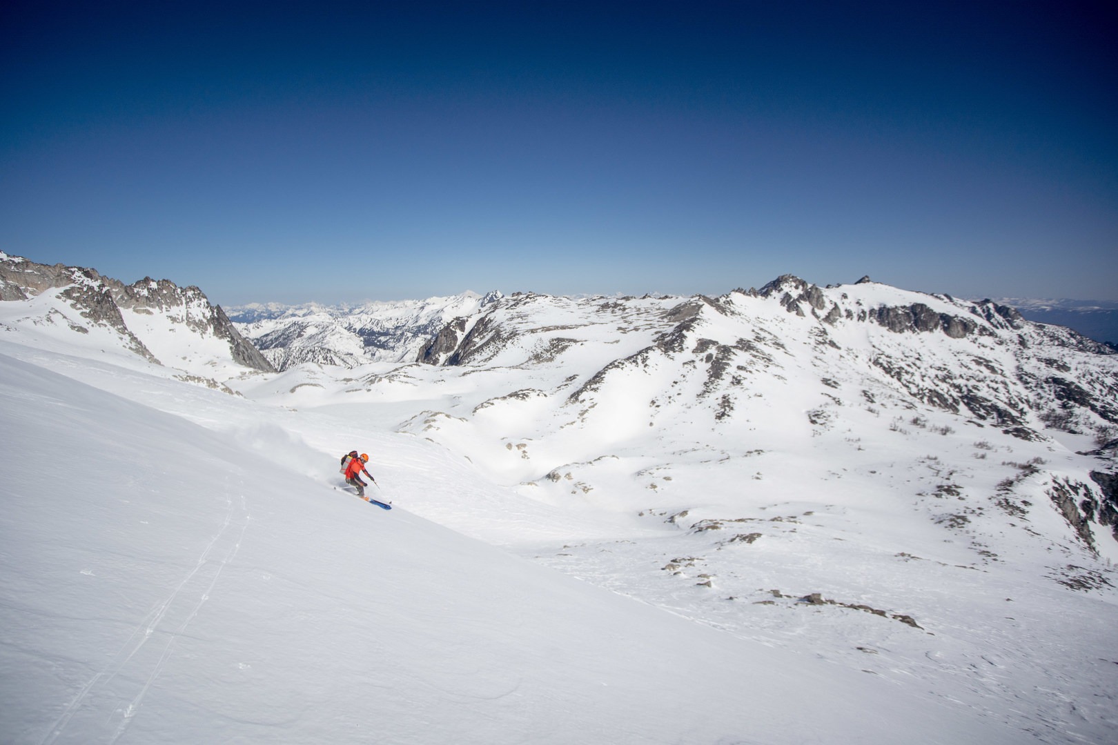 Skiing down into the Upper Core from Little Annapurna.