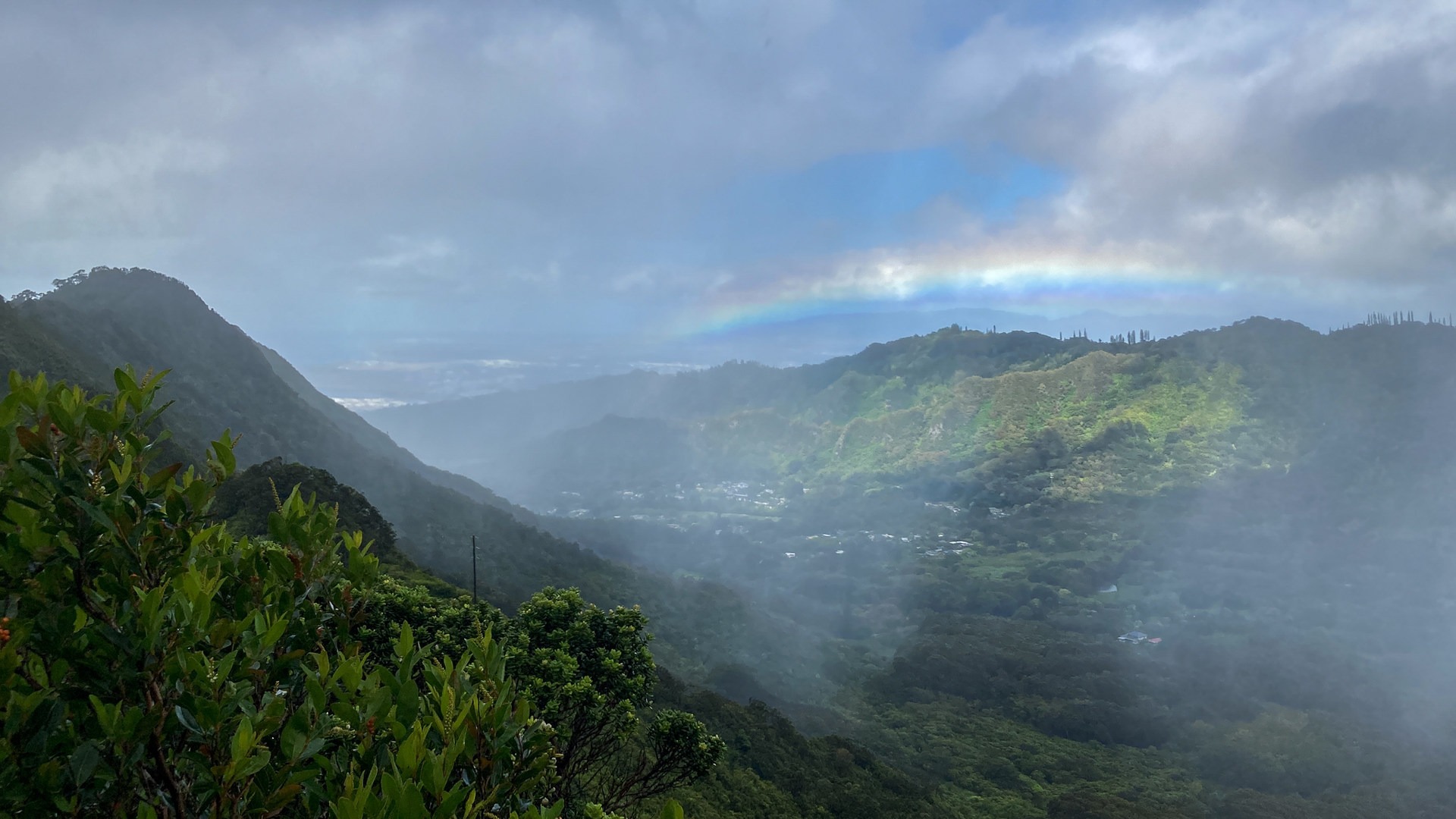 Rainbow above the valley that is home to the Kaniakapūpū Ruins and Nuuanu Reservoir guarded by the peaks of Pu'ulanihuli and Nāpuʻumaiʻa.