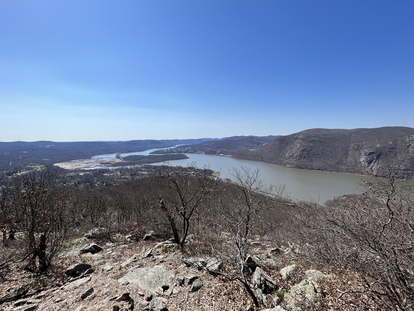 View north from the Undercliff Trail.