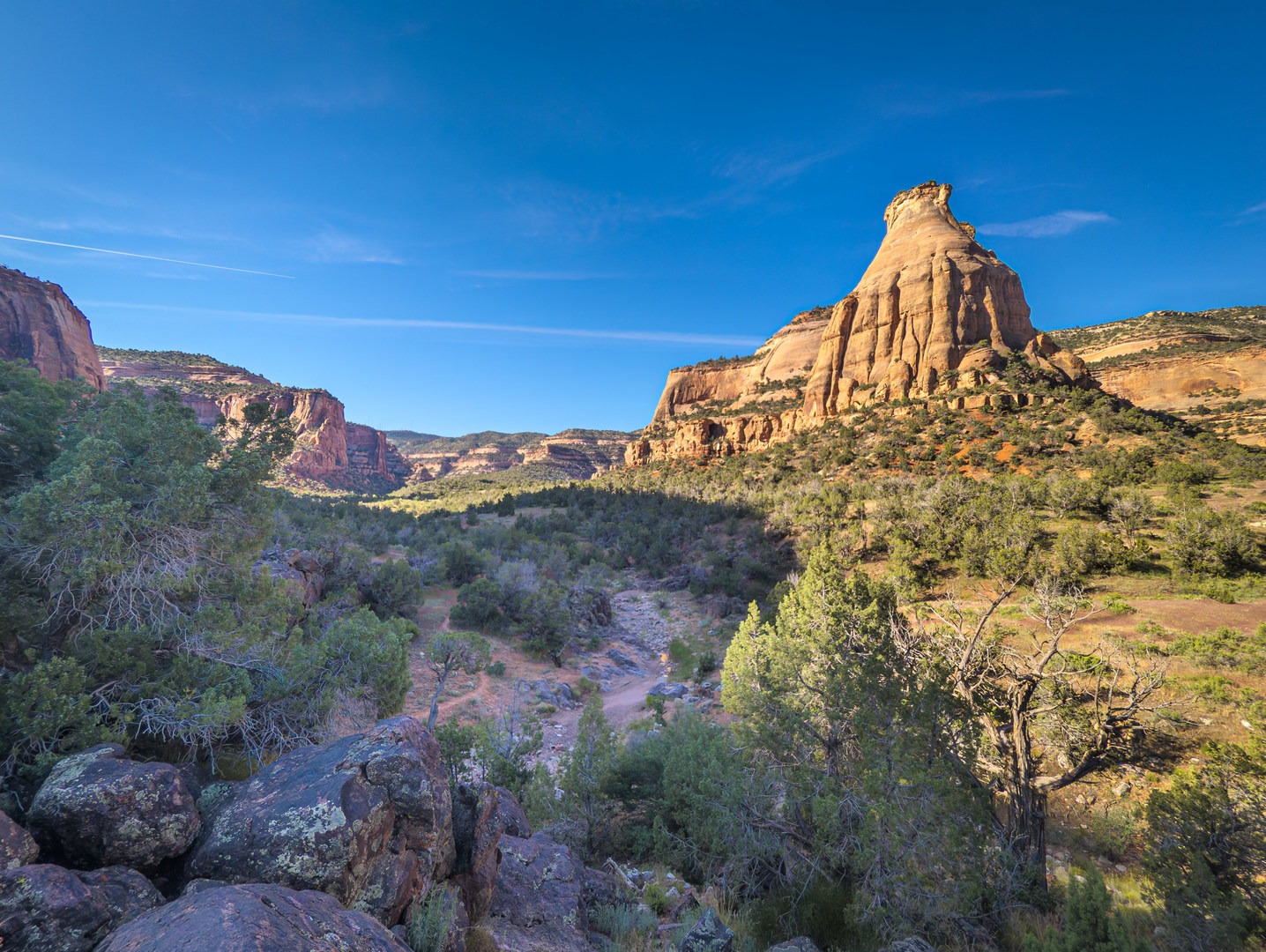 Devils Canyon features beautiful and varied landscapes with incredible rock formations and cliffs.