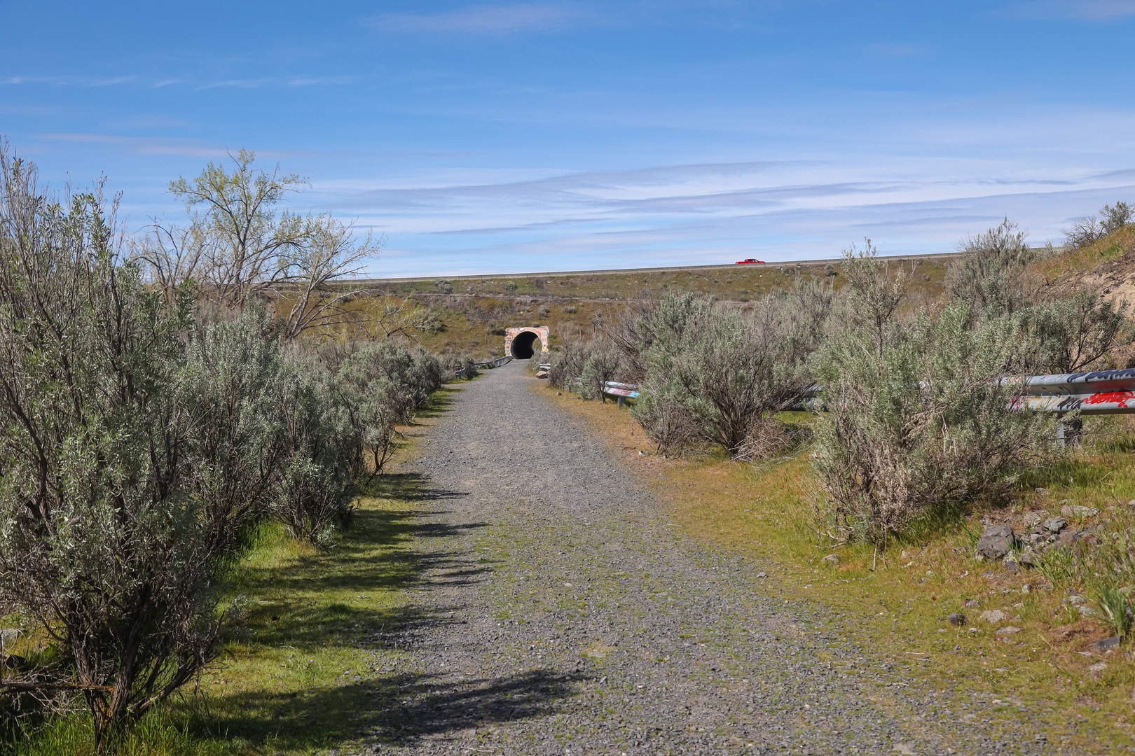 The hike follows a wide gravel route with no obstructions.